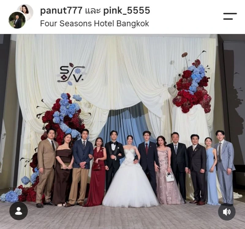 ภาพบรรยากาศครอบครัวและแขกที่ร่วมยินดีในงานแต่งเพชร ศสิพร