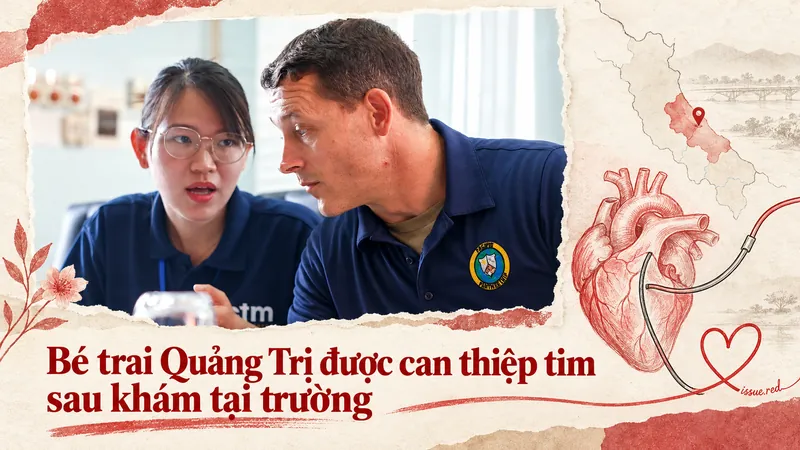 Ảnh tư liệu tại bệnh viện ở Quảng Trị được đặt trong bìa báo: bác sĩ trao đổi với phiên dịch viên; ảnh không phải bệnh nhi hoặc ca điều trị trong bài.